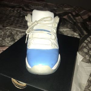 Grade school low top retro 11s size 7